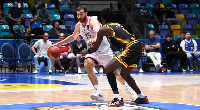 October 6, 2026, xokbx, Basketball BKT Europe Cup, Skyliners Frankfurt vs. Siauliai Basketball, Radii Caisin (Fraport Skyliners Frankfurt), Kassim Nicholson (Siauliai Basketball), Head-to-Head, Frankfurt Showdown