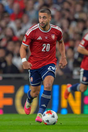 LONDON, ENGLAND OCTOBER 06 - Ond?ej Lingr of Czechia on the ball during the UEFA Nations League game between England and Czechia at Wembley Stadium on October 06, 2026 in London, England. (Photo by Keeran Marquis Sports Press Photo) Copyright: xKeeranxMarquis SPPx Sportspressphoto_SPR247199