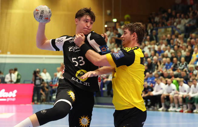 v l Soeren Steinhaus Bergischer HC 53, Tom Poyet IK Saevehof 07 GER, Bergischer HC06 vs. IK Saevehof, Handball, EHF Europa League 2026–27, Matchday 2, 2026–2027 Season, October 6, 2026 GER, Bergischer HC06 vs. IK Saevehof, Handball, EHF Europa League 2026–27, Matchday 2, 2026–2027 season, October 6, 2026 Solingen Mitte Copyright: xEibner-Pressefoto ThomasxStoeckerx EP_TSR