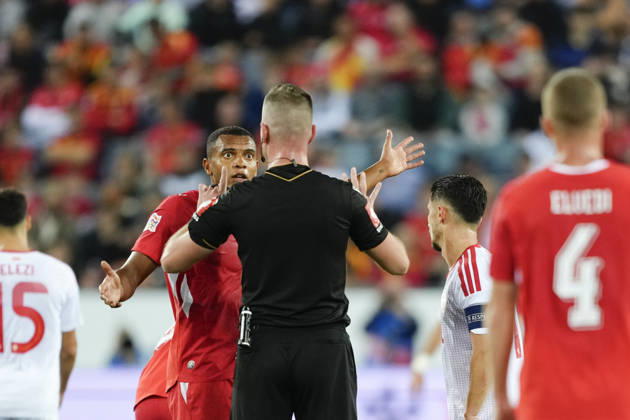 Luzern, Switzerland - October 06: Manuel Akanji (5 SUI) talks to Referee Edgars Majcevs during the UEFA Nations League match between Switzerland and North Macedonia at thermoplan arena on October 06, 2026 in Luzern, Switzerland. Copyright: xKjetilxWaberx xSPPx Sportspressphoto_SPR247223