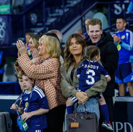 06.10.2026 Scotland v Slovenia, UEFA Nations League, League B Group 1 : THe Robertson family look on as Andy reveives his presemtation  Copyright: xKennyxRamsay.Scotlandx NINTCHDBPICT001113838187