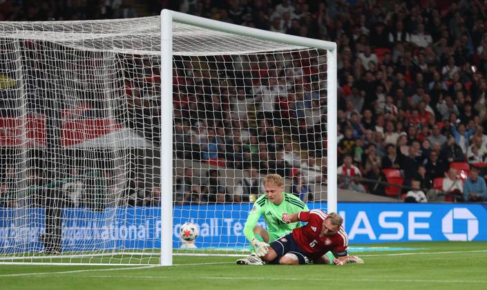 UEFA Nations League - England v Czechia LONDON, ENGLAND, OCTOBER 6: GOAL 1-0, Vladimir Coufal of Czechia national team, Nationalteam scores an own goal to put England 1-0 ahead during The UEFA Nations League match in Group A3 between England v Czechia at Wembley Stadium, London, England, on October 6. (Photo by Daniel Weir) London Wembley Stadium England Copyright: xDanielxWeir SportsxPressxPhotox Sportspressphoto_SPR247229