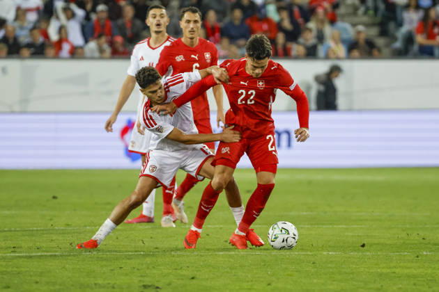 Agon Elezi of North Macedonia, 15, and Fabian Rieder of Switzerland, 22, in a one-on-one battle; Switzerland, UEFA, Nations League, Matchday 4, Switzerland vs. North Macedonia, October 6, 2026, Swissporarena, Lucerne, Switzerland Copyright: xGrantxHubbsx