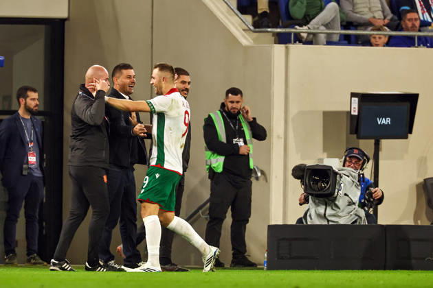 October 6, 2026, LUX, Soccer, Men s, Nations League, Matchday 4, Luxembourg vs. Bulgaria Head Coach Atanas Ribarski Bulgaria celebrates with goal scorer Atanas Iliev Bulgaria, 09, on Bulgaria s 2–0 lead Luxembourg Stade de Luxembourg Gasperich Luxembourg Copyright: xNordphoto Schwarzx