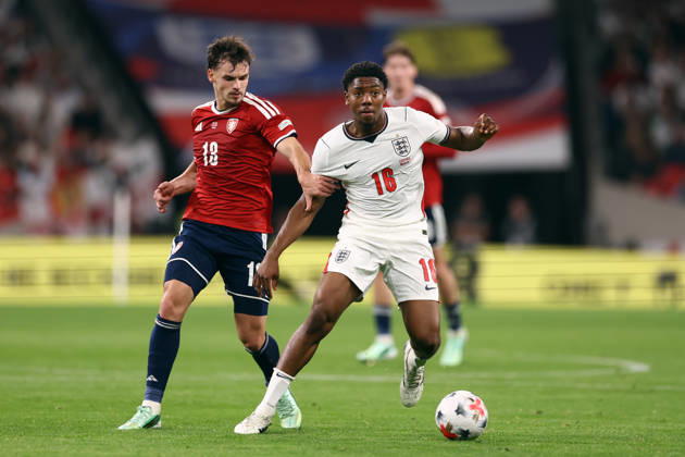 England gegen Tschechien, 6. Oktober 2026, Wembley, UEFA Nations League: England gegen Tschechien – Matej Radosta (Tschechien) und Myles Lewis Skelly (England). Foto: Jacques Feeney, Offside, London, Großbritannien  Copyright: xJacquesxFeeneyx xOffsidexOffside