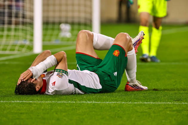 October 6, 2026, LUX, Soccer, Men s, Nations League, Matchday 4, Luxembourg vs. Bulgaria Stefan Velkov (Bulgaria), 13, remains on the ground, holding his eyes with his hands after a tackle. Luxembourg, Stade de Luxembourg, Gasperich, Luxembourg Copyright: xNordphoto Schwarzx