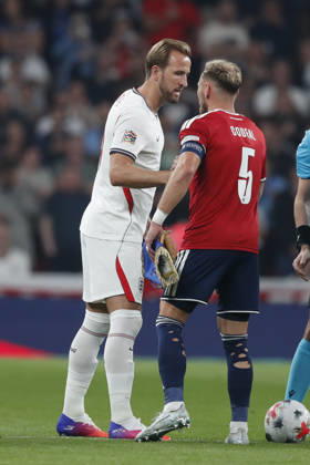 England v Czechia UEFA Nations League Harry Kane of England and Vladimir Coufal of Czechia before the UEFA Nations League match at Wembley Stadium, London 06 10 2026 UK Newspapers OUT Copyright: xPaulxChestertonx FIL-24030-0019