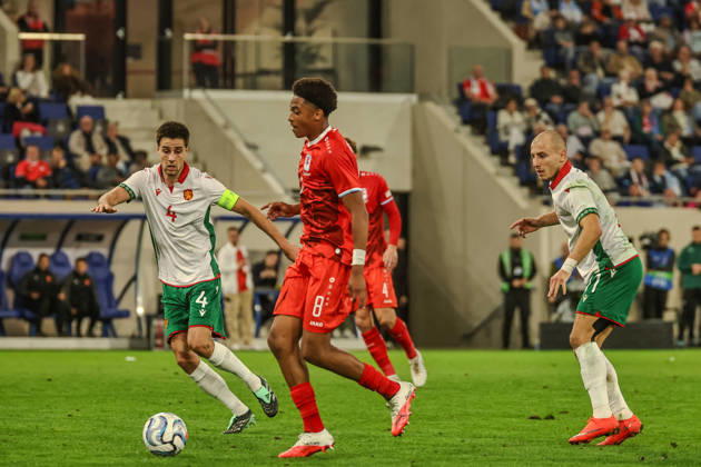 October 6, 2026, LUX, Soccer, Men’s, Nations League, Matchday 4, Luxembourg vs. Bulgaria: Enzo dos Santos (Luxembourg, No. 8) prevails over Ilia Gruev (Bulgaria, No. 4) and Georgi Rusev (Bulgaria, No. 11) at the Stade de Luxembourg in Gasperich, Luxembourg Copyright: xNordphoto Schwarzx