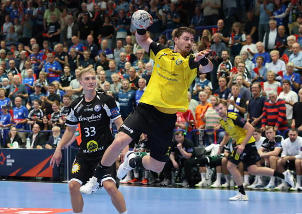 v l Zeb Bjerneld Bergischer HC 33, Tom Poyet IK Saevehof 07 GER, Bergischer HC06 vs. IK Saevehof, Handball, EHF Europa League 2026–27, Matchday 2, 2026–2027 Season, October 6, 2026 GER, Bergischer HC06 vs. IK Saevehof, Handball, EHF Europa League 2026–27, Matchday 2, 2026–2027 season, October 6, 2026 Solingen Mitte Copyright: xEibner-Pressefoto ThomasxStoeckerx EP_TSR