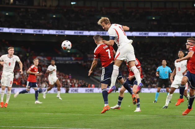 England gegen Tschechien, 6. Oktober 2026, Wembley, UEFA Nations League, England gegen Tschechien: Harry Kane aus England erzielt mit einem Kopfball nach einer Ecke das dritte Tor für seine Mannschaft. Foto: Jacques Feeney, Offside, London, Großbritannien  Copyright: xJacquesxFeeneyx xOffsidexOffside