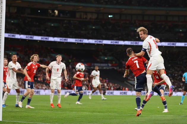 England gegen Tschechien, 6. Oktober 2026, Wembley, UEFA Nations League, England gegen Tschechien: Harry Kane aus England erzielt mit einem Kopfball nach einer Ecke das dritte Tor für seine Mannschaft. Foto: Jacques Feeney, Offside, London, Großbritannien  Copyright: xJacquesxFeeneyx xOffsidexOffside