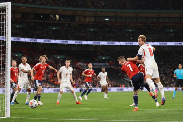 England gegen Tschechien, 6. Oktober 2026, Wembley, UEFA Nations League, England gegen Tschechien: Harry Kane aus England erzielt mit einem Kopfball nach einer Ecke das dritte Tor für seine Mannschaft. Foto: Jacques Feeney, Offside, London, Großbritannien  Copyright: xJacquesxFeeneyx xOffsidexOffside