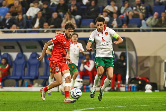 October 6, 2026, LUX, Soccer, Men s, Nations League, Matchday 4, Luxembourg vs. Bulgaria: Vincent Thill (Luxembourg, No. 11) and Ilia Gruev (Bulgaria, No. 04) in a footrace at Stade de Luxembourg in Gasperich, Luxembourg Copyright: xNordphoto Schwarzx