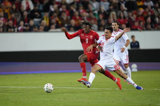 Luzern, Switzerland - October 06: Johan Manzambi (9 SUI) against Tihomir Kostadinov (18 MKD) during the UEFA Nations League match between Switzerland and North Macedonia at thermoplan arena on October 06, 2026 in Luzern, Switzerland. Copyright: xKjetilxWaberx xSPPx Sportspressphoto_SPR247349