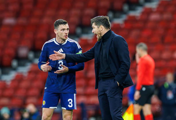 06.10.2026 Scotland v Slovenia, UEFA Nations League, League B Group 1 : Seb Pocognoli and Andy Robertson have touchline disagreement  Copyright: xKennyxRamsay.Scotlandx NINTCHDBPICT001113852664