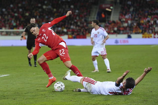 Luzern, Switzerland - October 06: Fabian Rieder (22 SUI) in duel for the ball with Enis Bardhi (10 MKD) during the UEFA Nations League match between Switzerland and North Macedonia at thermoplan arena on October 06, 2026 in Luzern, Switzerland. Copyright: xKjetilxWaberx xSPPx Sportspressphoto_SPR247387