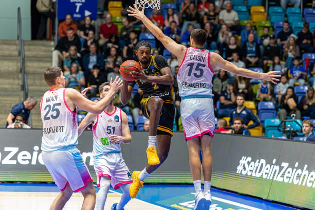 FRANKFURT AM MAIN, GERMANY - OCTOBER 6: Cedric Henderson (BC Siauliai, 2) with ball during the BKT EuroCup 2026 27, match between Frankfurt Skyliners vs. BC Siauliai at Suewag Energie Arena on October 6, 2026 in Frankfurt am Main, Germany. Hessen Germany Copyright: xBEAUTIFULxSPORTS Freudensteinx