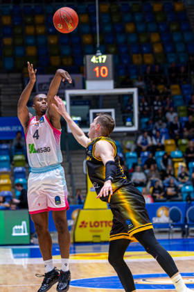 FRANKFURT AM MAIN, GERMANY - OCTOBER 6: Nahiem Alleyne (Skyliners Frankfurt, 4) with ball during the BKT EuroCup 2026 27, match between Frankfurt Skyliners vs. BC Siauliai at Suewag Energie Arena on October 6, 2026 in Frankfurt am Main, Germany. Hessen Germany Copyright: xBEAUTIFULxSPORTS Freudensteinx