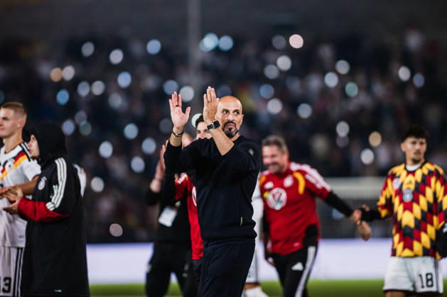 U-21 European Championship Qualifier: Germany vs. Georgia, October 6, 2026. Antonio Di Salvo, coach of Germany s U-21 team, claps after the final whistle. Soccer, U-21 European Championship Qualifier, Matchday 10: Germany vs. Georgia on October 6, 2026, Bielefeld DFB REGULATIONS PROHIBIT ANY USE OF PHOTOGRAPHS AS IMAGE SEQUENCES AND OR QUASI-VIDEO Copyright: xBEAUTIFULxSPORTS Tonhäuserx