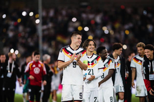 U-21 European Championship Qualifier: Germany vs. Georgia, October 6, 2026. Nicolò Tresoldi (Germany), 9, claps after the final whistle. Soccer, U-21 European Championship Qualifier, Matchday 10: Germany vs. Georgia on October 6, 2026, Bielefeld DFB REGULATIONS PROHIBIT ANY USE OF PHOTOGRAPHS AS IMAGE SEQUENCES AND OR QUASI-VIDEO Copyright: xBEAUTIFULxSPORTS Tonhäuserx