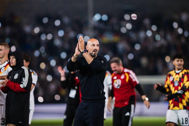 U-21 European Championship Qualifier: Germany vs. Georgia, October 6, 2026. Antonio Di Salvo, coach of Germany s U-21 team, claps after the final whistle. Soccer, U-21 European Championship Qualifier, Matchday 10: Germany vs. Georgia on October 6, 2026, Bielefeld DFB REGULATIONS PROHIBIT ANY USE OF PHOTOGRAPHS AS IMAGE SEQUENCES AND OR QUASI-VIDEO Copyright: xBEAUTIFULxSPORTS Tonhäuserx