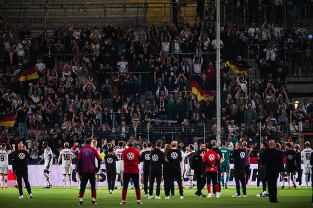 U-21 European Championship Qualifier: Germany vs. Georgia, October 6, 2026. The fans thank the team. Soccer, U-21 European Championship Qualifier, Matchday 10: Germany vs. Georgia on October 6, 2026, Bielefeld DFB REGULATIONS PROHIBIT ANY USE OF PHOTOGRAPHS AS IMAGE SEQUENCES AND OR QUASI-VIDEO Copyright: xBEAUTIFULxSPORTS Tonhäuserx