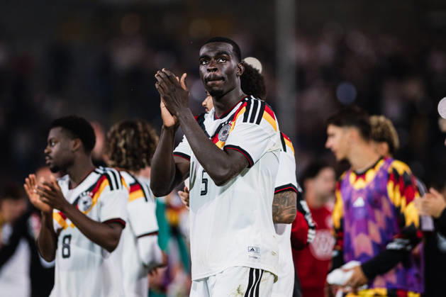 U-21 European Championship Qualifier: Germany vs. Georgia, October 6, 2026; Joshua Quarshie (Germany, No. 5) claps after the final whistle; soccer, U-21 European Championship Qualifier, Matchday 10: Germany vs. Georgia on October 6, 2026, Bielefeld DFB regulations prohibit any use of photographs as image sequences and or quasi-video Copyright: xBEAUTIFULxSPORTS Tonhäuserx
