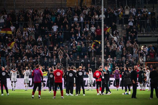 U-21 European Championship Qualifier: Germany vs. Georgia, October 6, 2026. The fans thank the team. Soccer, U-21 European Championship Qualifier, Matchday 10: Germany vs. Georgia on October 6, 2026, Bielefeld DFB REGULATIONS PROHIBIT ANY USE OF PHOTOGRAPHS AS IMAGE SEQUENCES AND OR QUASI-VIDEO Copyright: xBEAUTIFULxSPORTS Tonhäuserx