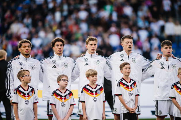 U-21 European Championship Qualifier: Germany vs. Georgia, October 6, 2026; Germany during the national anthem, from left: Paris Brunner (Germany), 19; Noah Darvich (Germany), 17; Leandro Morgalla (Germany), 6; Dženan Pejcinovic, Germany, 11, Lukas Ullrich, Germany, 3 Soccer, U-21 European Championship Qualifiers, Matchday 10: Germany vs. Georgia on October 6, 2026, Bielefeld DFB REGULATIONS PROHIBIT ANY USE OF PHOTOGRAPHS AS IMAGE SEQUENCES AND OR QUASI-VIDEO Copyright: xBEAUTIFULxSPORTS Tonhäuserx