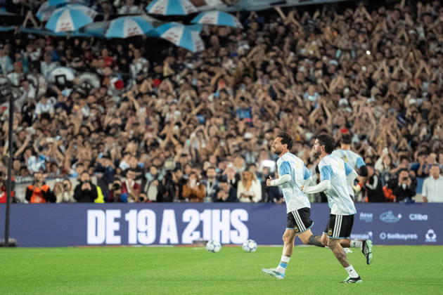 BUENOS AIRES, ARGENTINA - OCTOBER 06: Lionel Messi of Argentina warms up prior to International Friendly, Länderspiel, Nationalmannschaft football match between Argentina and Benin at Estadio Monumental Antonio V. Liberti on October 06, 2026 in Buenos Aires, Argentina. Lionel Messi is making his final appearance for Argentina following his announcement of international retirement. (Photo by Richard Callis Sports Press Photo) Copyright: xRichardxCallis SportsxPressxPhotox Sportspressphoto_SPR247640