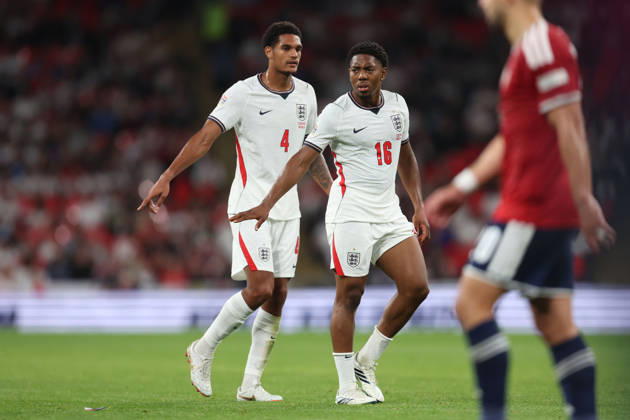 England gegen Tschechien, 6. Oktober 2026, London International Football, UEFA Nations League, England gegen Tschechien, Jarell Quansah und Myles Lewis Skelly aus England, Foto: Charlotte Wilson, Offside, London, Großbritannien Copyright: xCharlottexWilsonx xOffsidexOffside