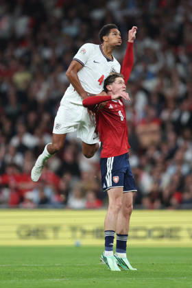England gegen Tschechien, 6. Oktober 2026, London International Football, UEFA Nations League, England gegen Tschechien, Jarell Quansah (England) und Ryan Naderi (Tschechien), Foto: Charlotte Wilson, Offside, London, Großbritannien Copyright: xCharlottexWilsonx xOffsidexOffside