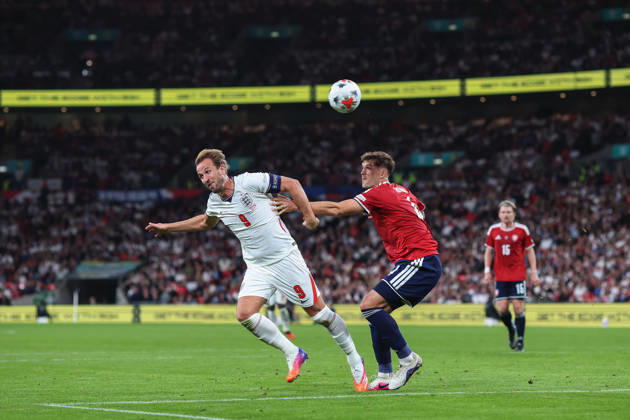 England gegen Tschechien, 6. Oktober 2026, London, Internationales Fußballspiel, UEFA Nations League, England gegen Tschechien, Harry Kane (England) und Robin Hranac (Tschechien), Foto: Charlotte Wilson, Offside, London, Großbritannien Copyright: xCharlottexWilsonx xOffsidexOffside