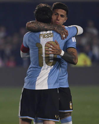 BUENOS AIRES, ARGENTINA - OCTOBER 06 : Forward Lionel Messi 10 of Argentina high-fives teammate Enzo Fernandez 8 during an International Friendly, Länderspiel, Nationalmannschaft match against Benin at Estadio Monumental on October 06, 2026 in Buenos Aires, Argentina. This historic match marks the final international appearance who wore a commemorative special-edition kit replacing the traditional manufacturer branding with his personal signature logo. Photo by SFSI Argentina national team, Nationalteam v Benin Copyright: xSFSIx
