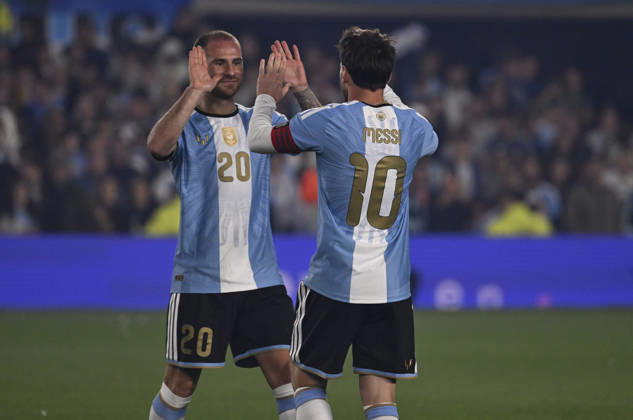 BUENOS AIRES, ARGENTINA - OCTOBER 06 : Forward Lionel Messi 10 of Argentina high-fives teammate Alexis Mac Allister 20 during an International Friendly, Länderspiel, Nationalmannschaft match against Benin at Estadio Monumental on October 06, 2026 in Buenos Aires, Argentina. This historic match marks the final international appearance who wore a commemorative special-edition kit replacing the traditional manufacturer branding with his personal signature logo. Photo by SFSI Argentina national team, Nationalteam v Benin Copyright: xSFSIx