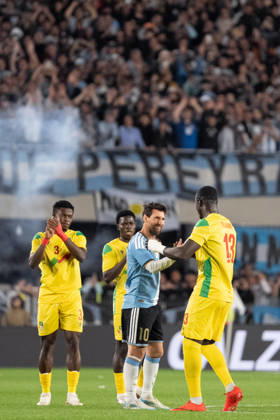 BUENOS AIRES, ARGENTINA - OCTOBER 06: Lionel Messi of Argentina (C) is greeted by Mohamed Tijani of Benin (R) and Tamimou Ouorou of Benin (L) during the International Friendly, Länderspiel, Nationalmannschaft football match between Argentina and Benin at Estadio Monumental Antonio V. Liberti on October 06, 2026 in Buenos Aires, Argentina. (Photo by Richard Callis Sports Press Photo) Copyright: xRichardxCallis SportsxPressxPhotox Sportspressphoto_SPR247809