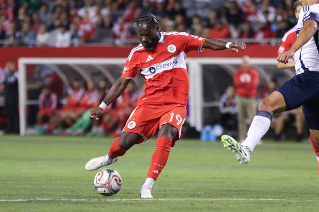 CHICAGO, USA - October 6: Jonathan Bamba (19 Chicago Fire FC) shoots the ball during the Major League Soccer game between Chicago Fire FC and Vancouver Whitecaps FC at Soldier Field on Tuesday October 6 in Chicago, USA Copyright: xShainaxBenhiyoun SPPx Sportspressphoto_SPR247817