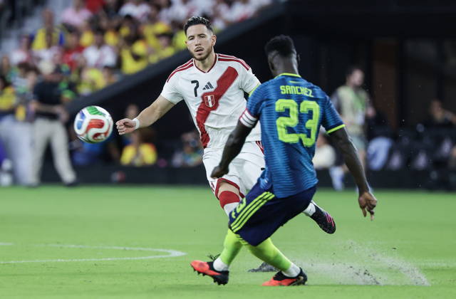 International soccer friendly - Colombia vs. Peru Peru forward Adrian Ugarriza (L) in action against Colombia defender Davinson Sanchez (R) during the international soccer friendly between Colombia and Peru at Nu Stadium in Miami, Florida, USA, 06 October 2026. MIAMI FLORIDA United States Copyright: xCRISTOBALxHERRERA-ULASHKEVICHx