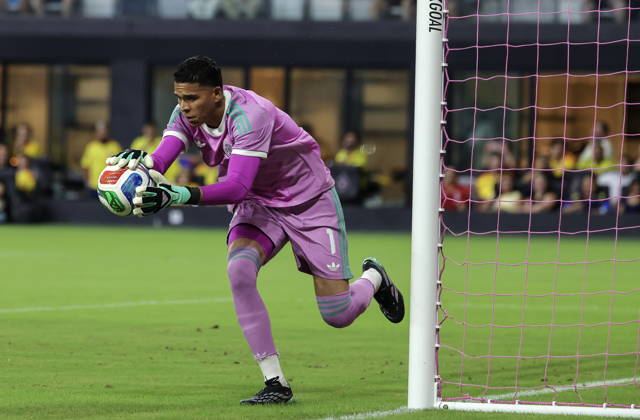 International soccer friendly - Colombia vs. Peru Colombia goalkeeper Kevin Mier in action during the international soccer friendly between Colombia and Peru at Nu Stadium in Miami, Florida, USA, 06 October 2026. MIAMI FLORIDA United States  Copyright: xCRISTOBALxHERRERA-ULASHKEVICHx