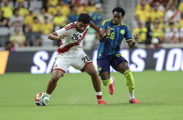 International soccer friendly - Colombia vs. Peru Peru midfielder Piero Magallanes (L) in action against Colombia forward Carlos Andres Gomez (R) during the international soccer friendly between Colombia and Peru at Nu Stadium in Miami, Florida, USA, 06 October 2026. MIAMI FLORIDA United States  Copyright: xCRISTOBALxHERRERA-ULASHKEVICHx