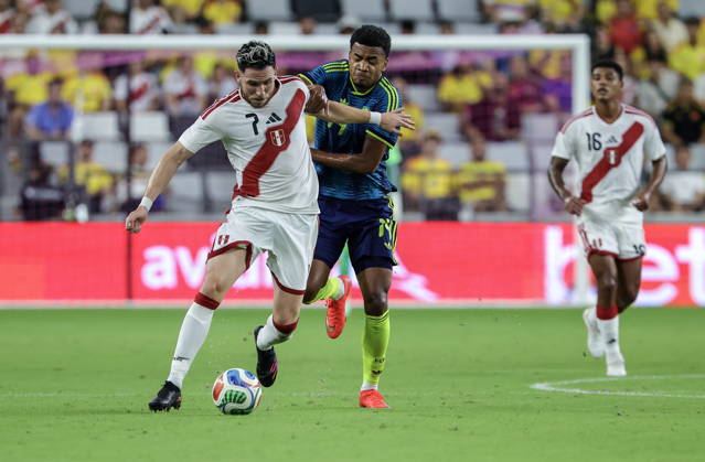 International soccer friendly - Colombia vs. Peru Peru forward Adrian Ugarriza (L) in action against Colombia midfielder Jhon Solis (C) during the international soccer friendly between Colombia and Peru at Nu Stadium in Miami, Florida, USA, 06 October 2026. MIAMI FLORIDA United States  Copyright: xCRISTOBALxHERRERA-ULASHKEVICHx