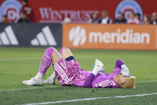 CHICAGO, USA - October 6: Yohei Takaoka (1 Vancouver Whitecaps FC) appears injured during the Major League Soccer game between Chicago Fire FC and Vancouver Whitecaps FC at Soldier Field on Tuesday October 6 in Chicago, USA Copyright: xShainaxBenhiyoun SPPx Sportspressphoto_SPR247853