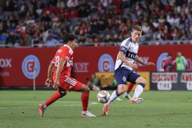 CHICAGO, USA - October 6: Ryan Gauld (25 Vancouver Whitecaps FC) passes the ball during the Major League Soccer game between Chicago Fire FC and Vancouver Whitecaps FC at Soldier Field on Tuesday October 6 in Chicago, USA Copyright: xShainaxBenhiyoun SPPx Sportspressphoto_SPR247859