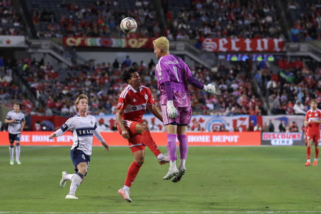 CHICAGO, USA - October 6: Yohei Takaoka (1 Vancouver Whitecaps FC) heads the ball away during the Major League Soccer game between Chicago Fire FC and Vancouver Whitecaps FC at Soldier Field on Tuesday October 6 in Chicago, USA Copyright: xShainaxBenhiyoun SPPx Sportspressphoto_SPR247860