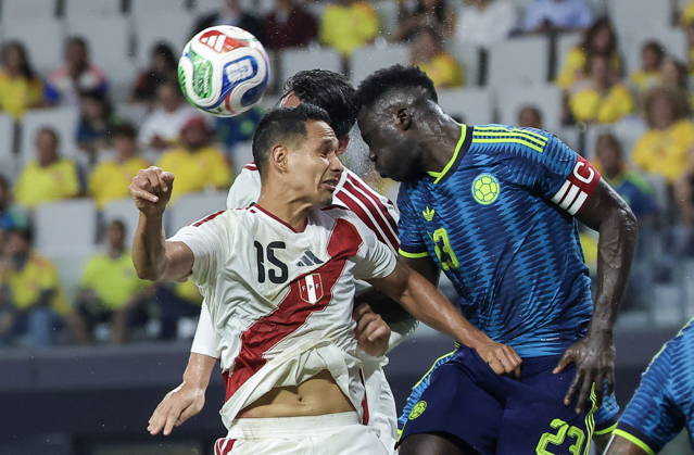 International soccer friendly - Colombia vs. Peru Peru defender Renzo Garces (L) in action against Colombia defender Davinson Sanchez (R) during the international soccer friendly between Colombia and Peru at Nu Stadium in Miami, Florida, USA, 06 October 2026. MIAMI FLORIDA United States  Copyright: xCRISTOBALxHERRERA-ULASHKEVICHx