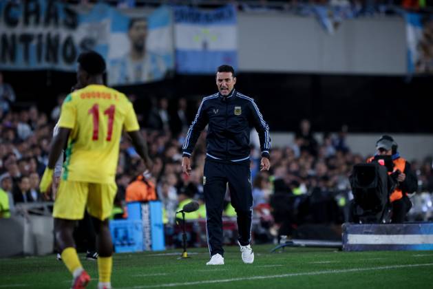 October 6, 2026, Buenos Aires, Buenos Aires, Argentina: Lionel Scaloni (DT Argentina) reacts during the match between Argentina and Benin International Friendly, Länderspiel, Nationalmannschaft match, The last match of Messi with Argentina national team, Nationalteam Final score: Argentina 3 - 0 Benin Buenos Aires Argentina - ZUMAs197 20261006_aaa_s197_240 Copyright: xRobertoxxTuerox