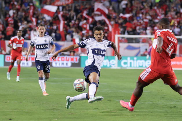 CHICAGO, USA - October 6: Rui Modesto (70 Vancouver Whitecaps FC) passes the ball during the Major League Soccer game between Chicago Fire FC and Vancouver Whitecaps FC at Soldier Field on Tuesday October 6 in Chicago, USA Copyright: xShainaxBenhiyoun SPPx Sportspressphoto_SPR247933