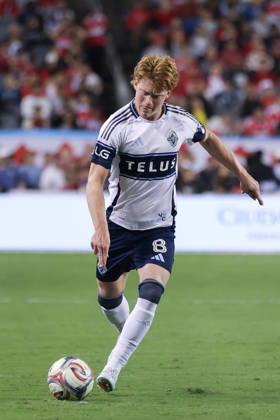 CHICAGO, USA - October 6: Oliver Larraz (8 Vancouver Whitecaps FC) shoots a free kick during the Major League Soccer game between Chicago Fire FC and Vancouver Whitecaps FC at Soldier Field on Tuesday October 6 in Chicago, USA Copyright: xShainaxBenhiyoun SPPx Sportspressphoto_SPR247936
