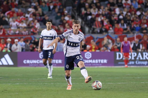 CHICAGO, USA - October 6: Ryan Gauld (25 Vancouver Whitecaps FC) dribbles the ball during the Major League Soccer game between Chicago Fire FC and Vancouver Whitecaps FC at Soldier Field on Tuesday October 6 in Chicago, USA Copyright: xShainaxBenhiyoun SPPx Sportspressphoto_SPR247939