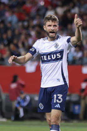 CHICAGO, USA - October 6: Thomas Müller (13 Vancouver Whitecaps FC) gestures a thumbs up during the Major League Soccer game between Chicago Fire FC and Vancouver Whitecaps FC at Soldier Field on Tuesday October 6 in Chicago, USA Copyright: xShainaxBenhiyoun SPPx Sportspressphoto_SPR247940